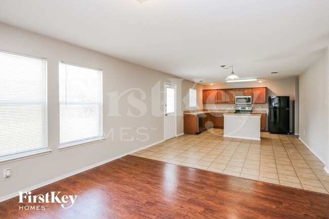 Building Photo - 524 King St