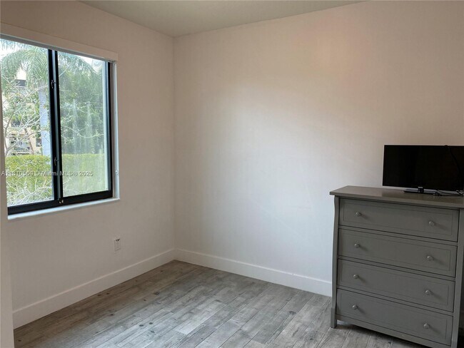 Foto del edificio - 4980 NW 83rd Ave