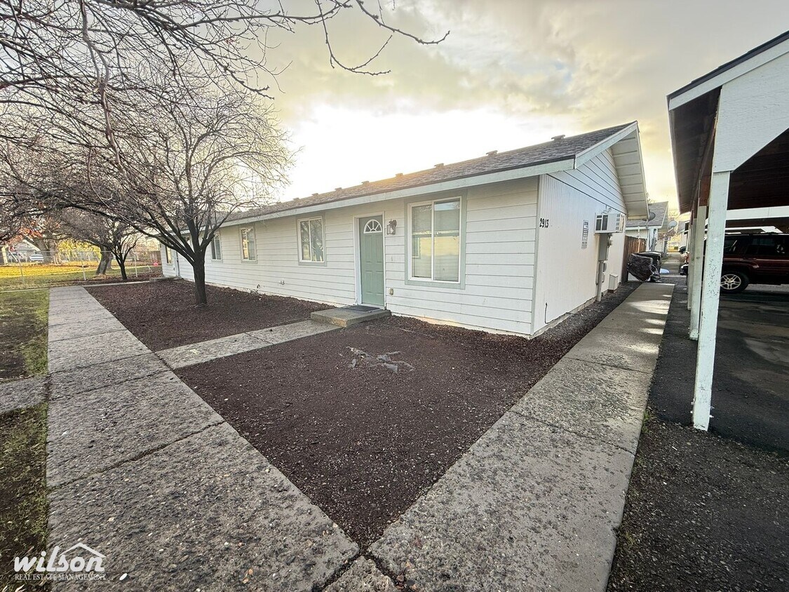 Foto del edificio - 2913 Castlevale Rd