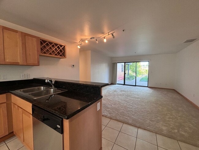 Building Photo - $500 OFF 1ST MONTHS RENT!! McCormick Pier,...