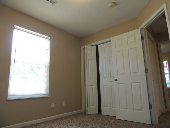 Foto del edificio - 3 Bed, 2 Bath w/ covered porch and patio!