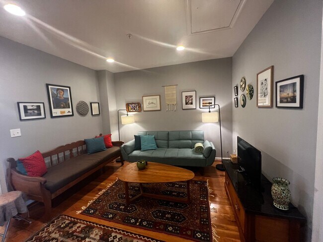 Foto del edificio - Beautiful 2 BR/2 BA Condo in Park View!