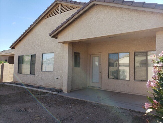 Building Photo - AVAILABLE NOW!!
