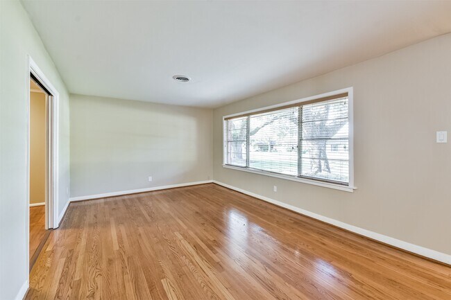 Foto del edificio - 5231 Willowbend Blvd