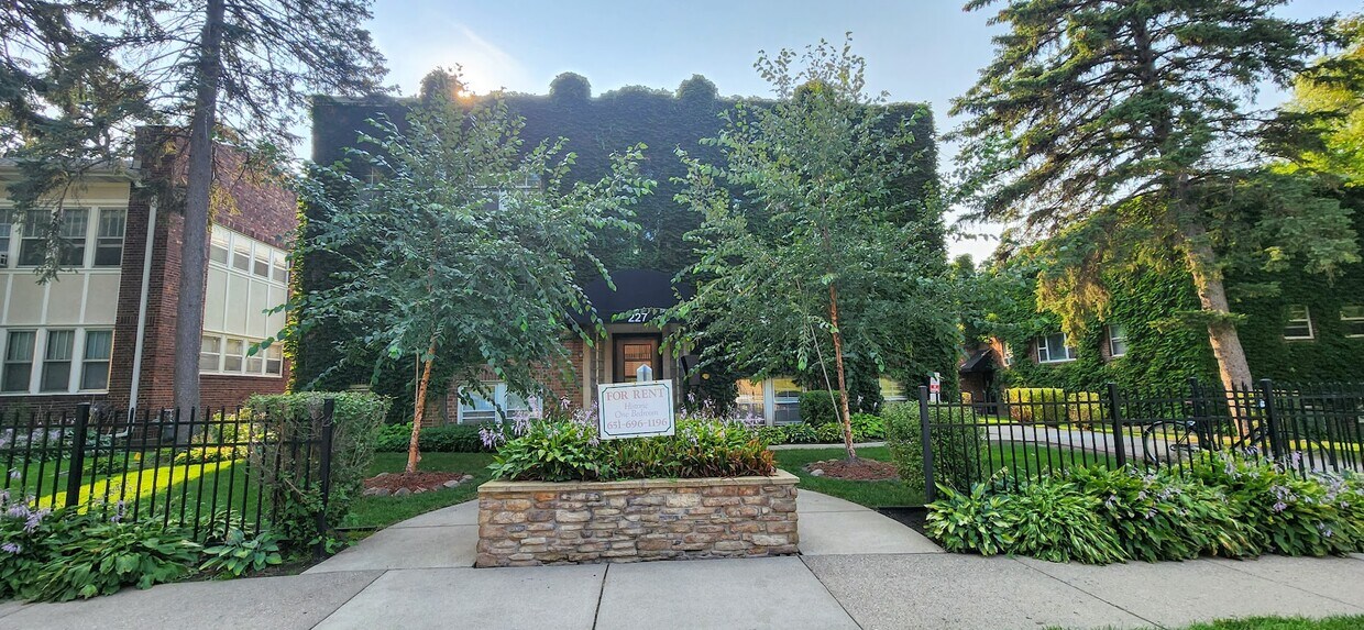 Primary Photo - 227 Montrose Pl