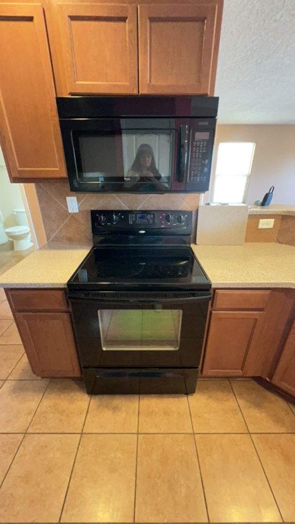 Building Photo - One bedroom in gated community