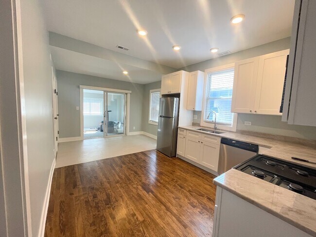 Foto del edificio - 4815 W Ainslie St