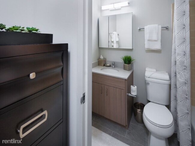 Building Photo - Studio, 1 bath Apartment - 1144 N Dearborn St