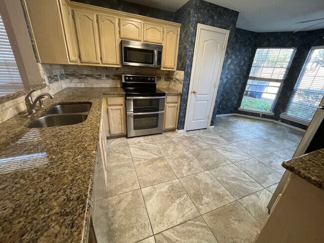 Building Photo - 3051 Renaissance Ct