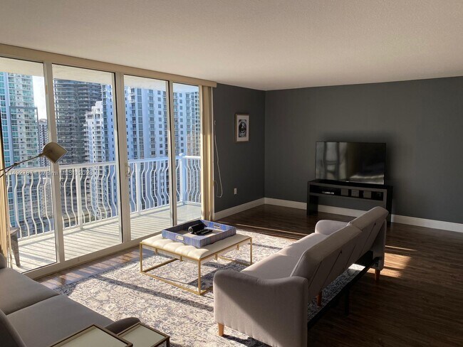 Foto del edificio - 1200 Brickell Bay Dr