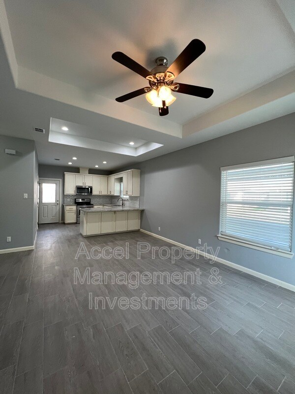 Building Photo - 413 Downing Ave