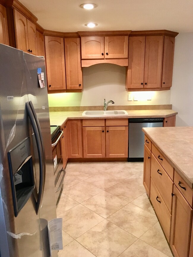 Building Photo - 516 Orange Dr