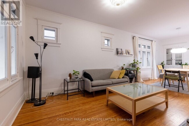 Photo du bâtiment - 35 Gormley Ave