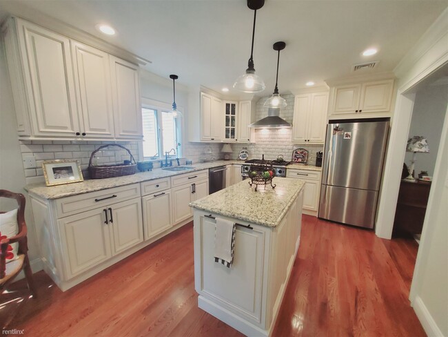 Building Photo - 3 br, 1.5 bath House - 143 Crystal Lake Rd