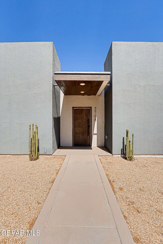 Foto del edificio - 5708 Valley Laurel St