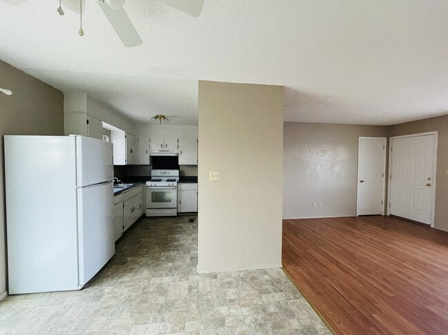 Building Photo - 1041 Warwick Ave