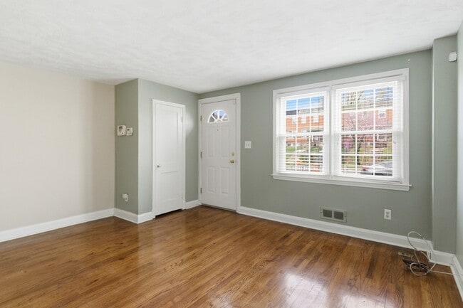 Building Photo - 627 Lucia Ave
