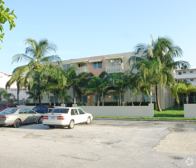 Building Photo - The Palms 51 Condo