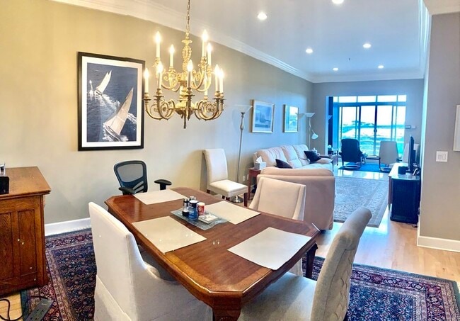 Building Photo - 193 W 8th St