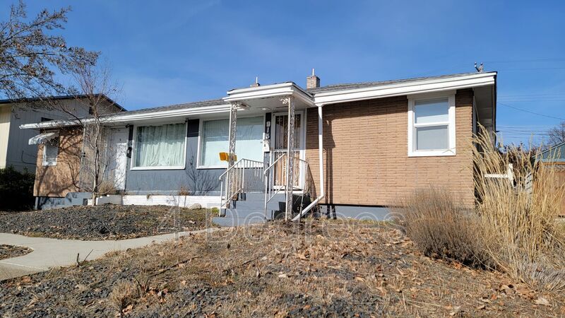 Primary Photo - 915 E Euclid Ave