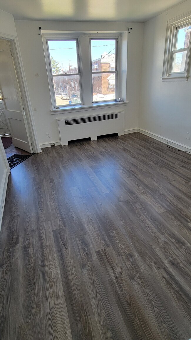 Foto del edificio - 1456 Elbridge St