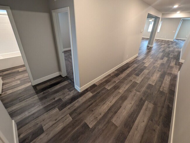 Foto del edificio - 1039 Forest Falcon Dr