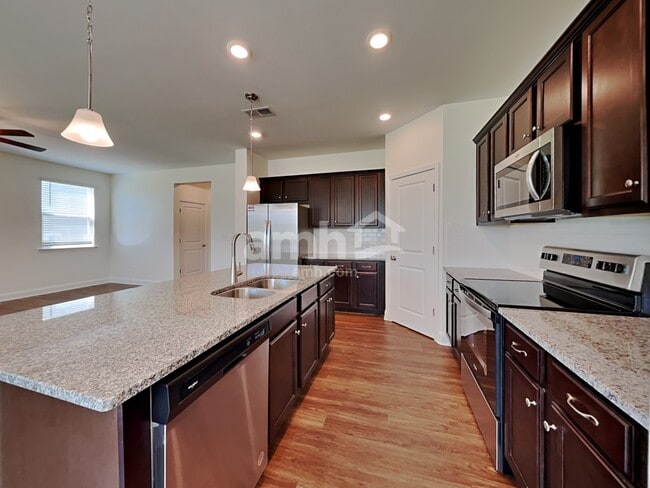 Building Photo - 123 Twin River Dr
