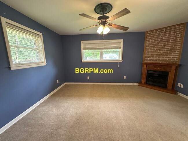 Foto del edificio - 3 Bd, 1.5 Ba, Home in Jacksonville