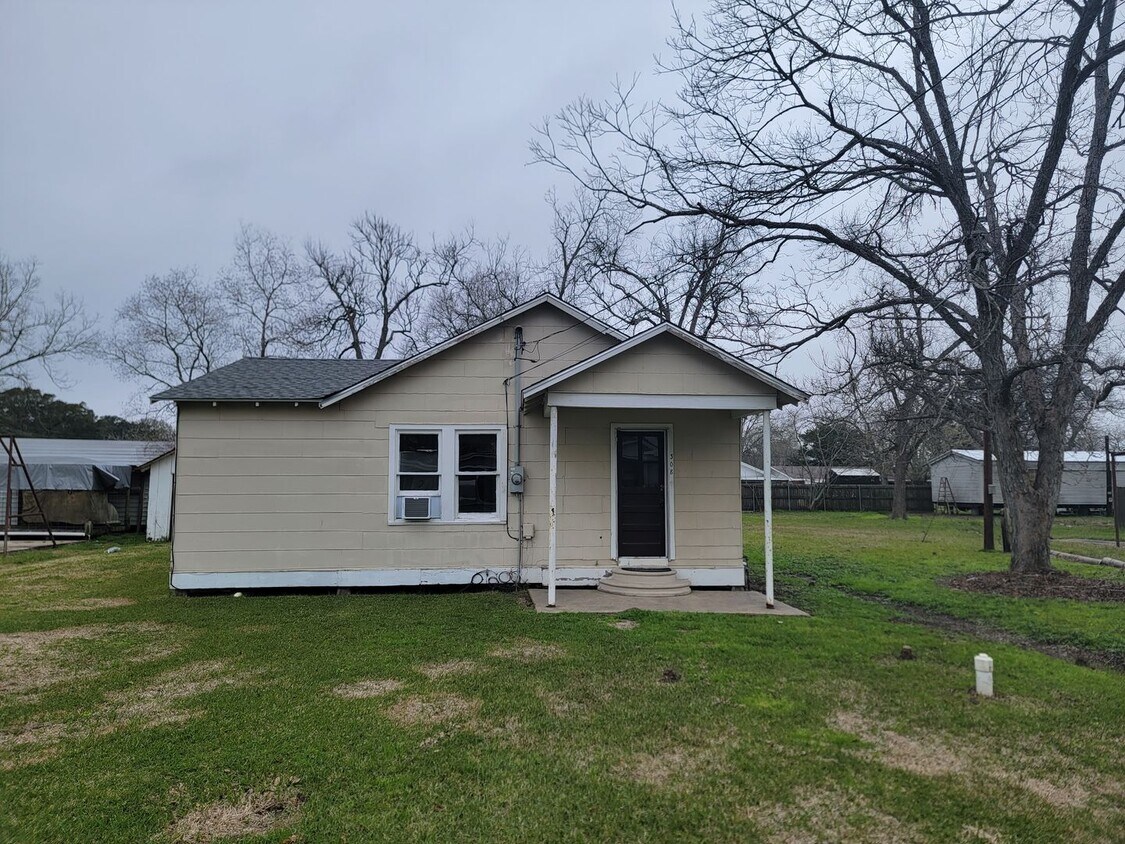 Primary Photo - 3 Bed/2 Bath-House