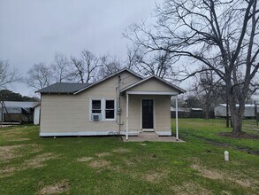 Building Photo - 308 Samson St