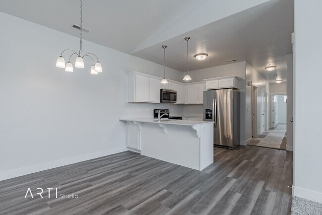 Foto del edificio - **Move-In Ready Condo with Spectacular Mou...