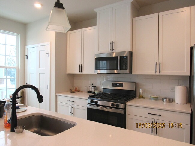 Foto del edificio - 155 Canterbury Way