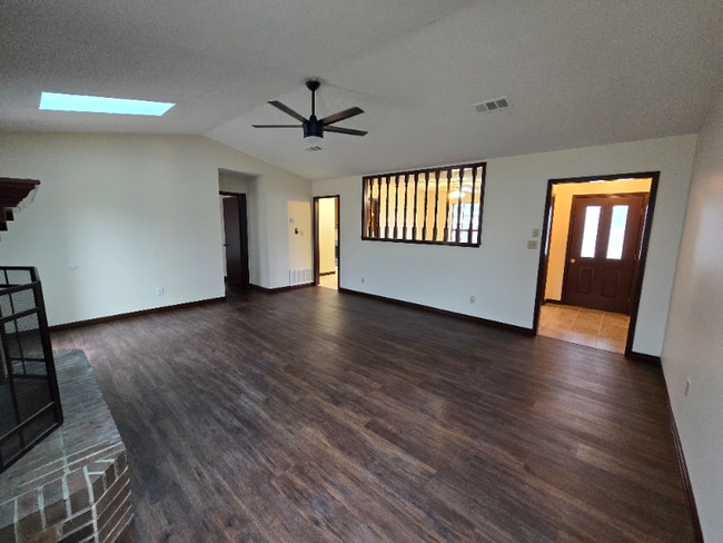 Building Photo - 199 Lakeside Ln