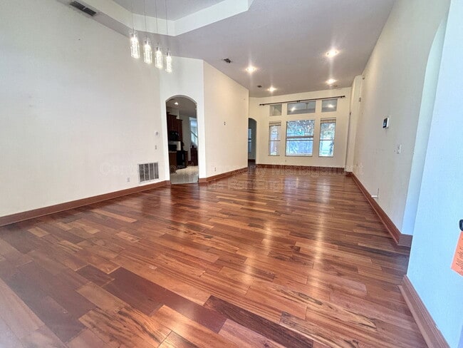 Photo - 902 Hire Cir House