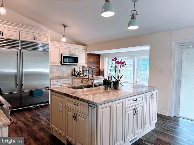 Building Photo - 536 Cardinal Dr