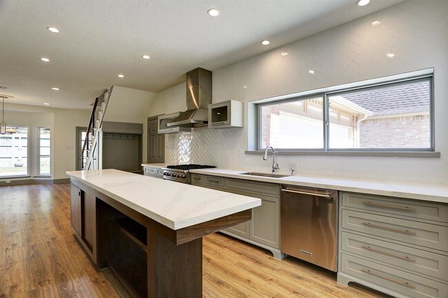 Building Photo - 1110 Daria Dr