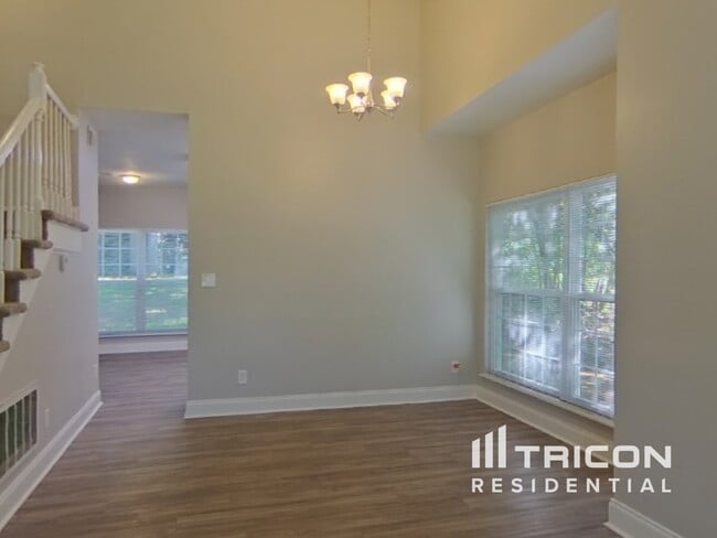 Building Photo - 5604 Bluff Ct