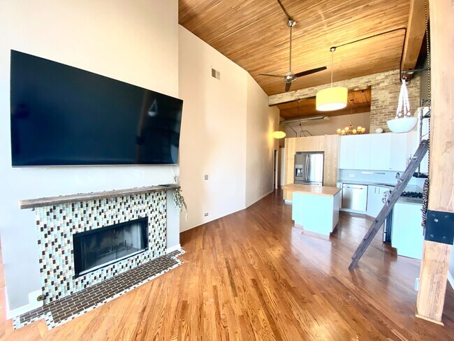 Building Photo - 2654 W Medill Ave