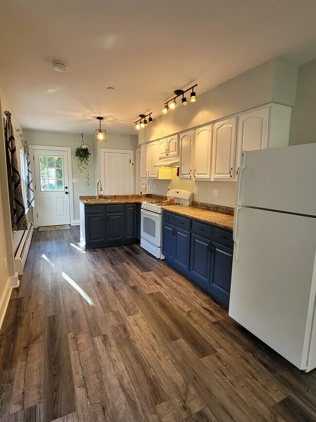 New Laminate added throughout the Kitchen - 47 White St