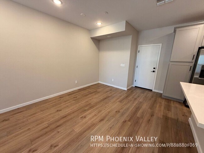 Foto del edificio - 740 E Lark St