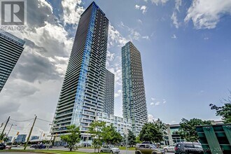 Building Photo - 950 Portage Pkwy