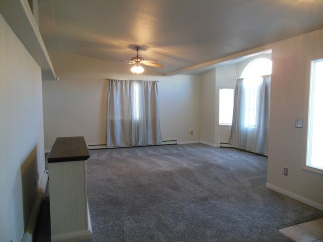 Building Photo - 489-482 Appaloosa Ln