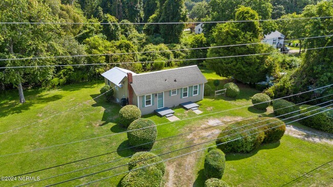 Building Photo - 2810 Oaks Rd