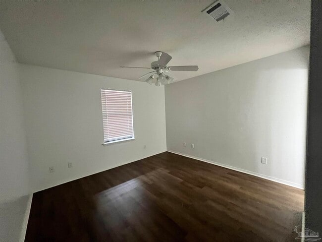 Foto del edificio - 405 Deborah Ln