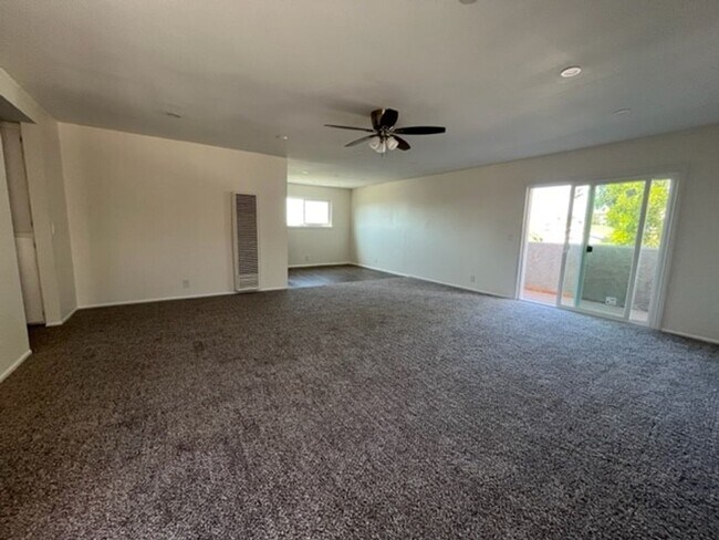 Building Photo - ElEncanto34022