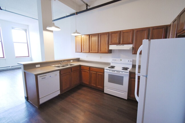Building Photo - Straus Lofts