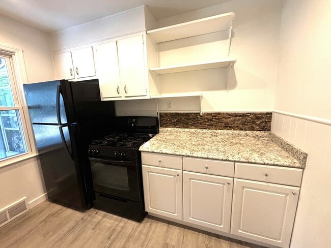 Building Photo - 2144 Browning St