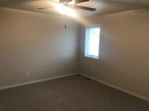 Building Photo - 920 Albert Dr W