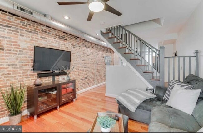 Foto del edificio - 1409 E Clement St