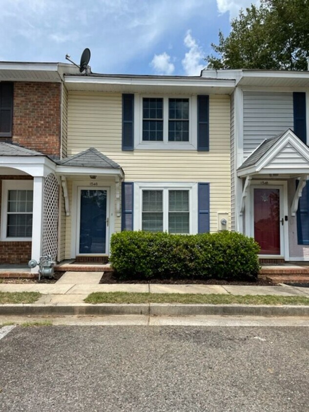 Primary Photo - Quaint Towne Home close to all!